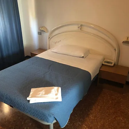 Ξενοδοχείο Miramare 2*